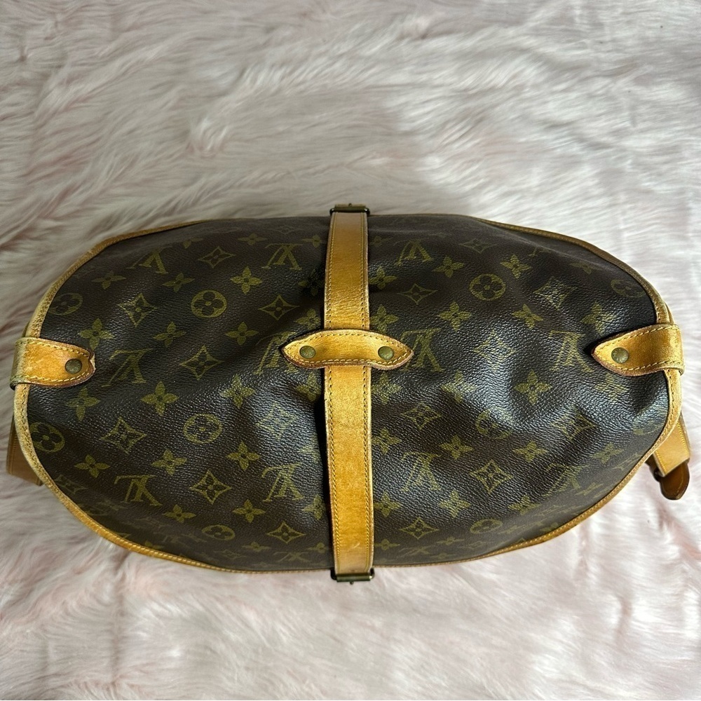 Louis Vuitton Saumur 35 Monogram Crossbody Messenger Bag - Picture 5 of 16